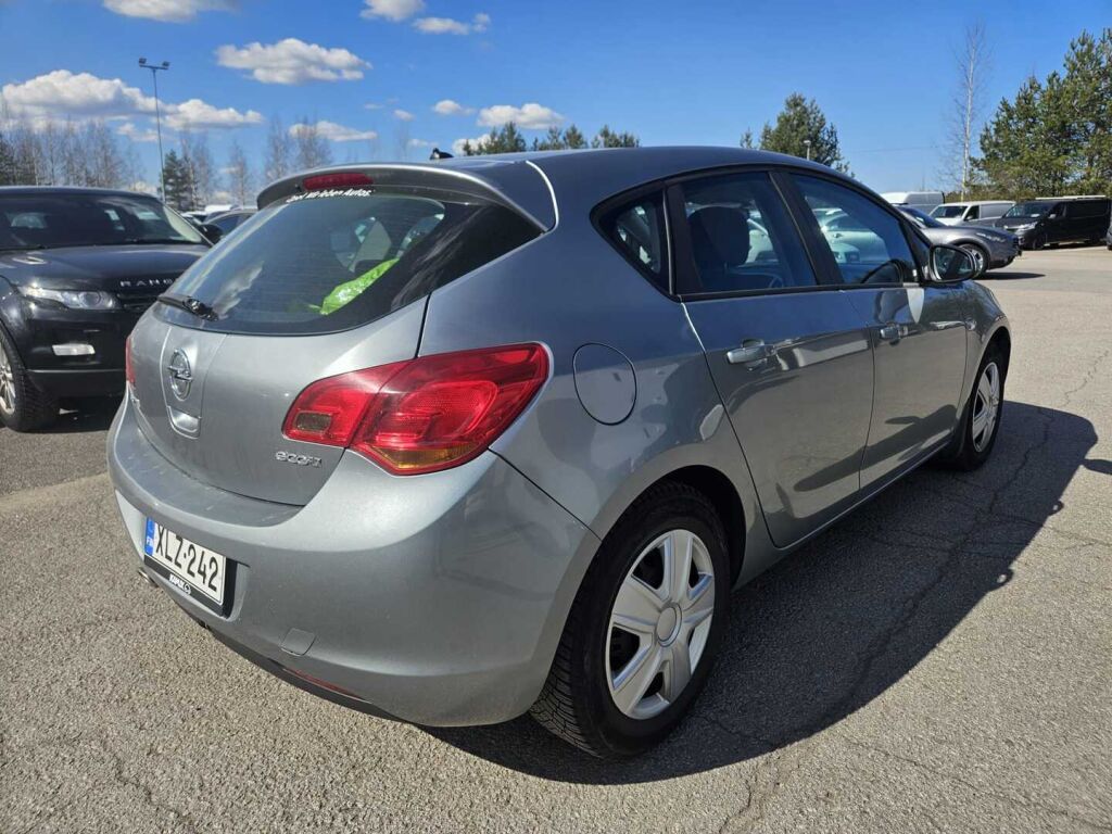 Opel Astra 2012 Harmaa