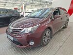 Toyota Avensis 2012 Punainen