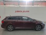 Toyota Avensis 2012 Punainen