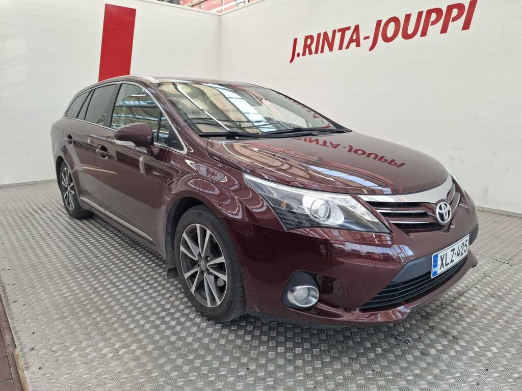 Toyota Avensis 2012 Punainen