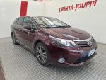 Toyota Avensis 2012 Punainen
