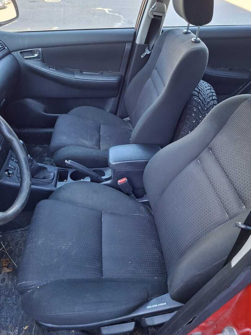 Toyota Corolla 2007 Punainen
