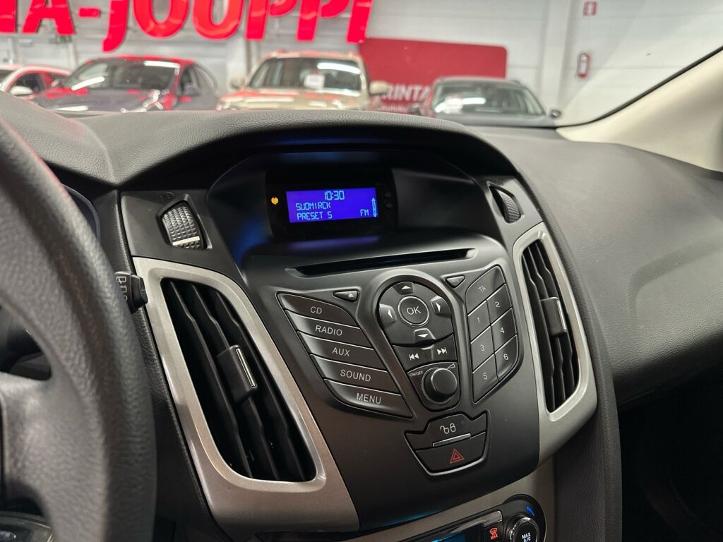 Ford Focus 2012 Musta