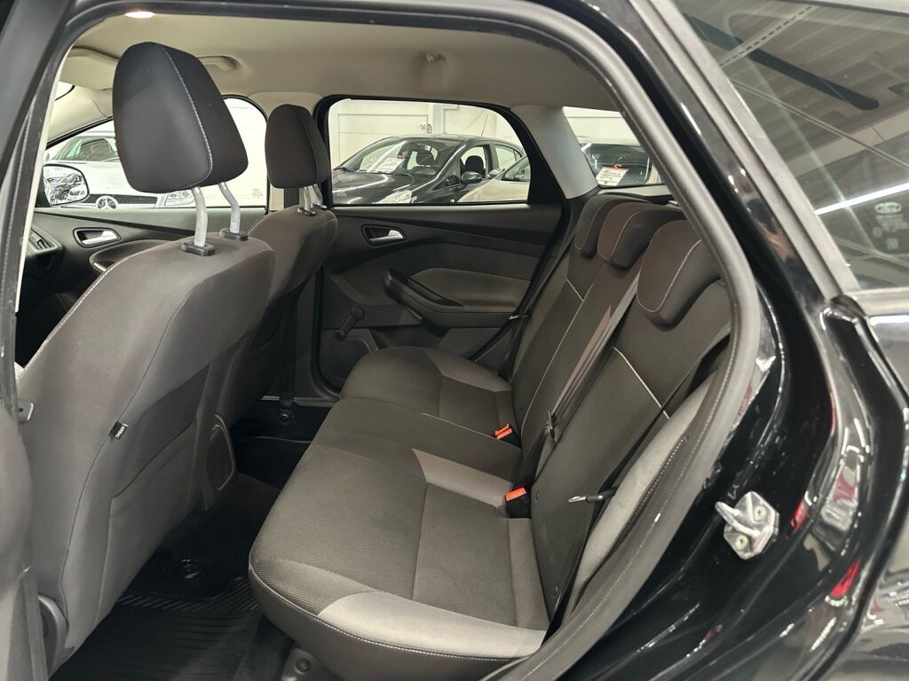 Ford Focus 2012 Musta