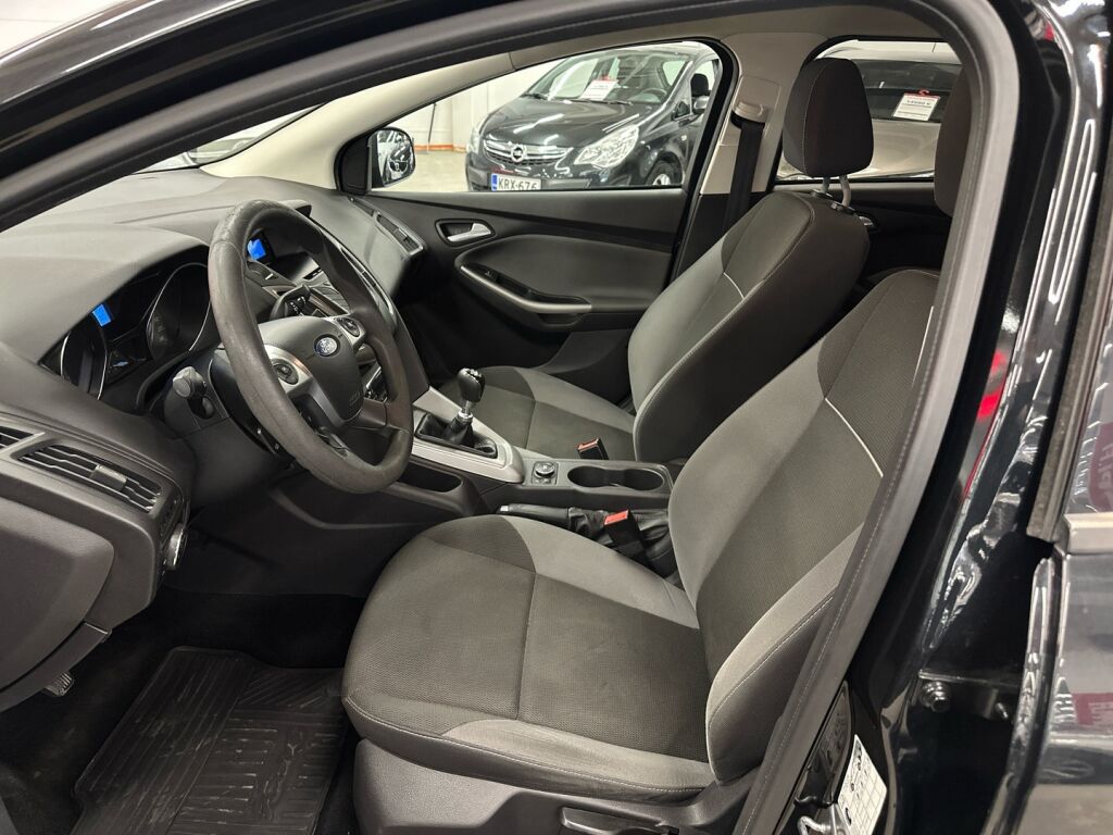 Ford Focus 2012 Musta