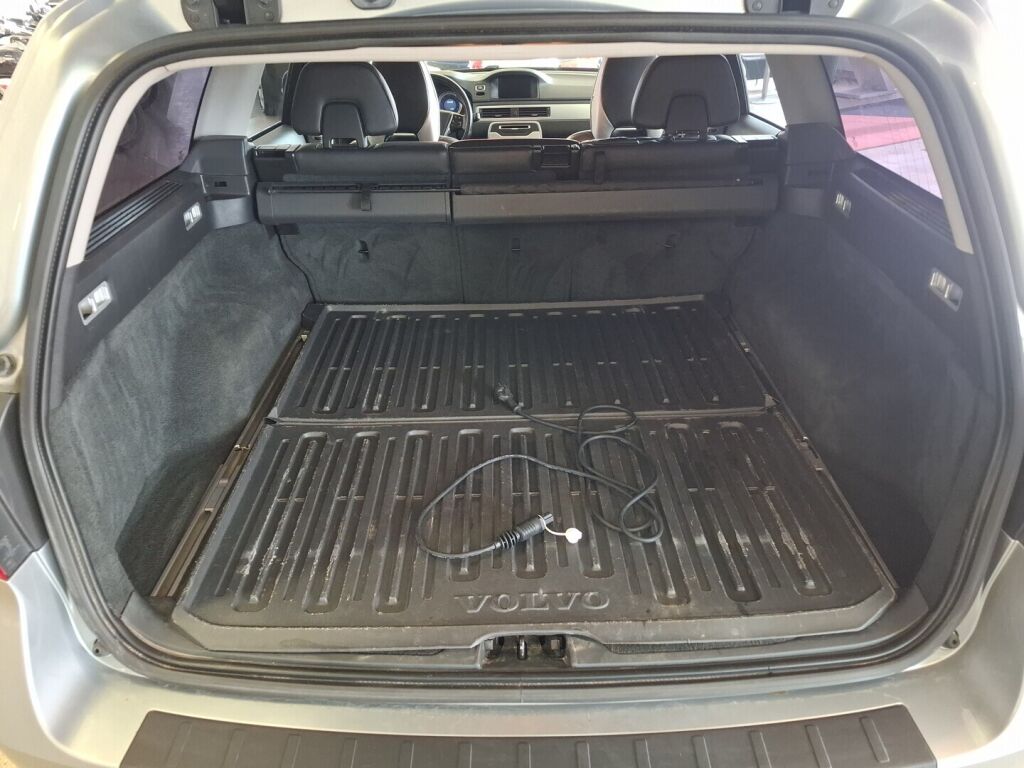 Volvo V70 2012 Harmaa