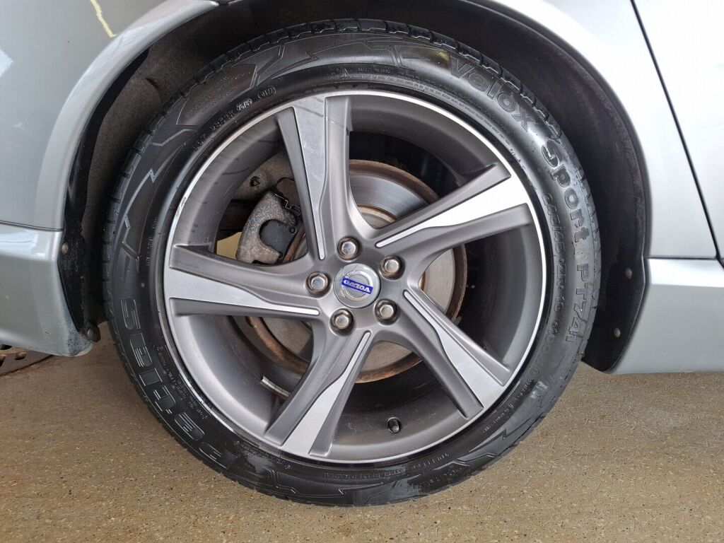 Volvo V70 2012 Harmaa