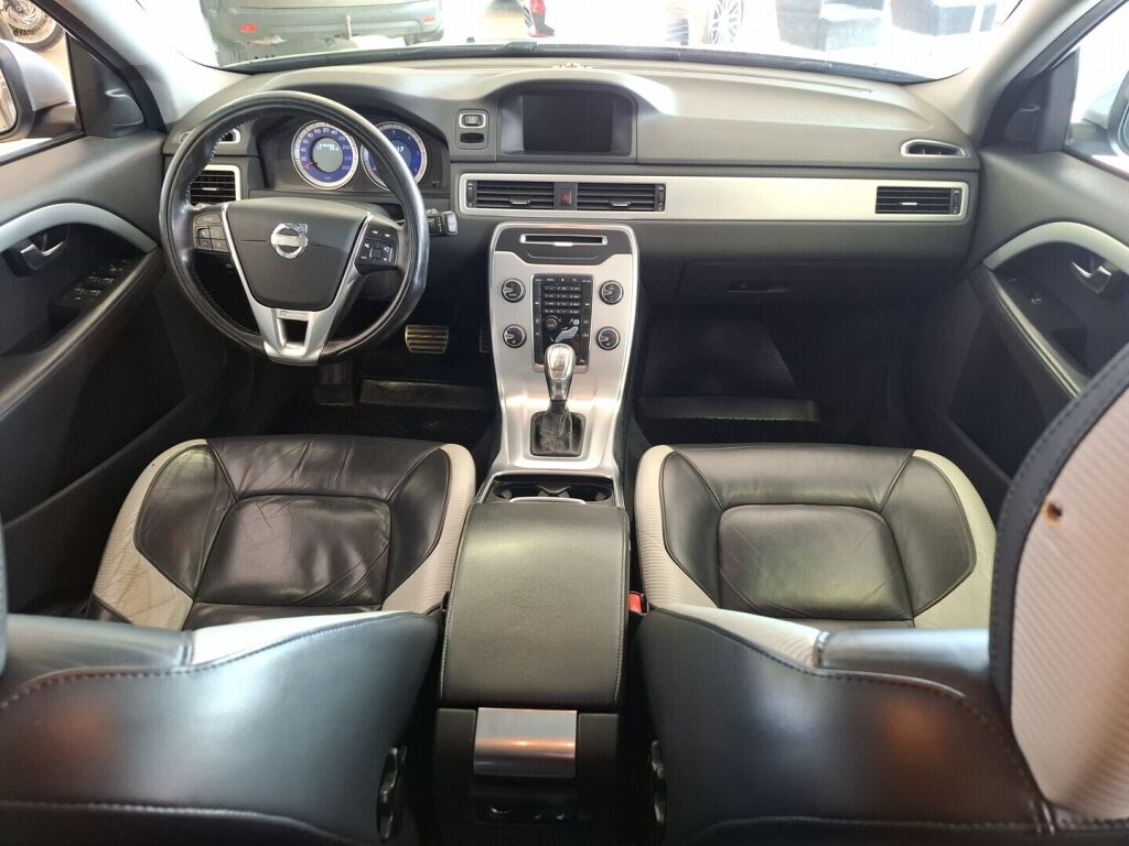 Volvo V70 2012 Harmaa
