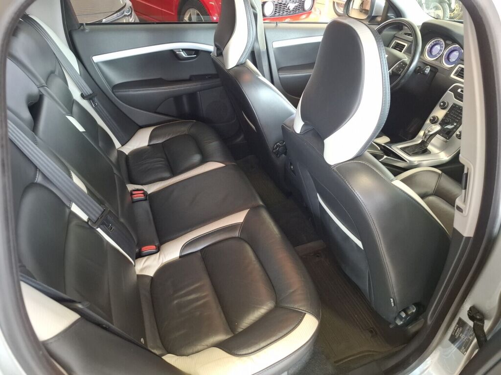 Volvo V70 2012 Harmaa