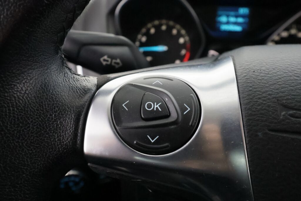 Ford Focus 2012 Harmaa