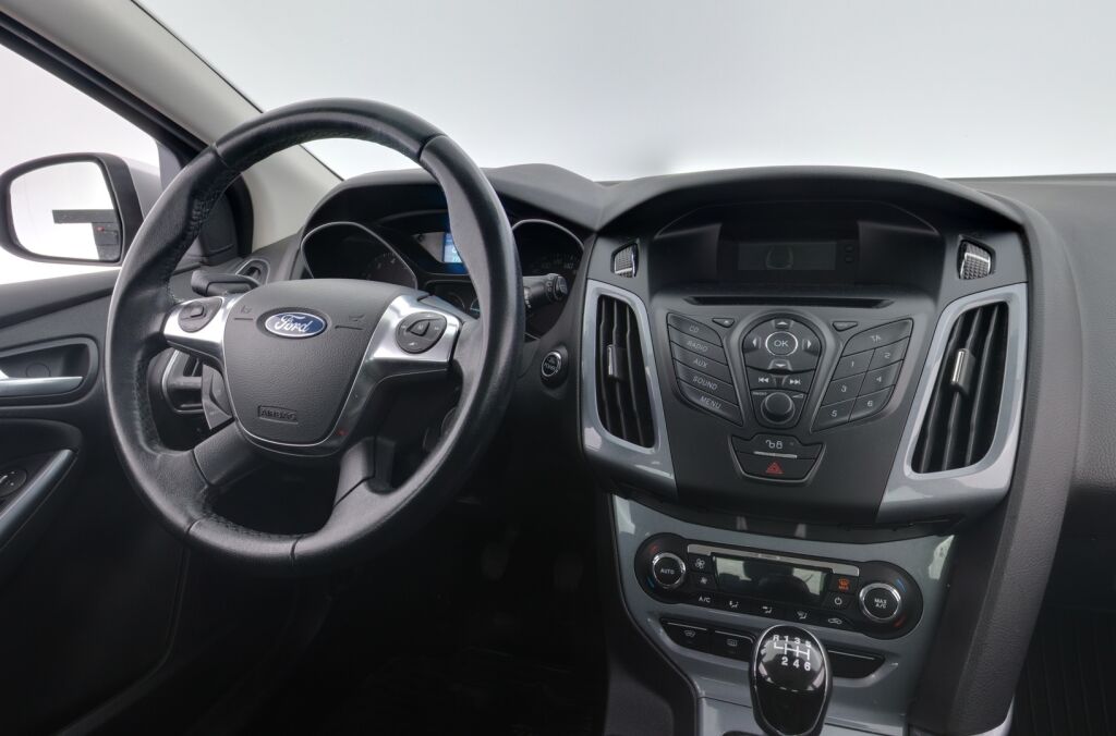 Ford Focus 2012 Harmaa