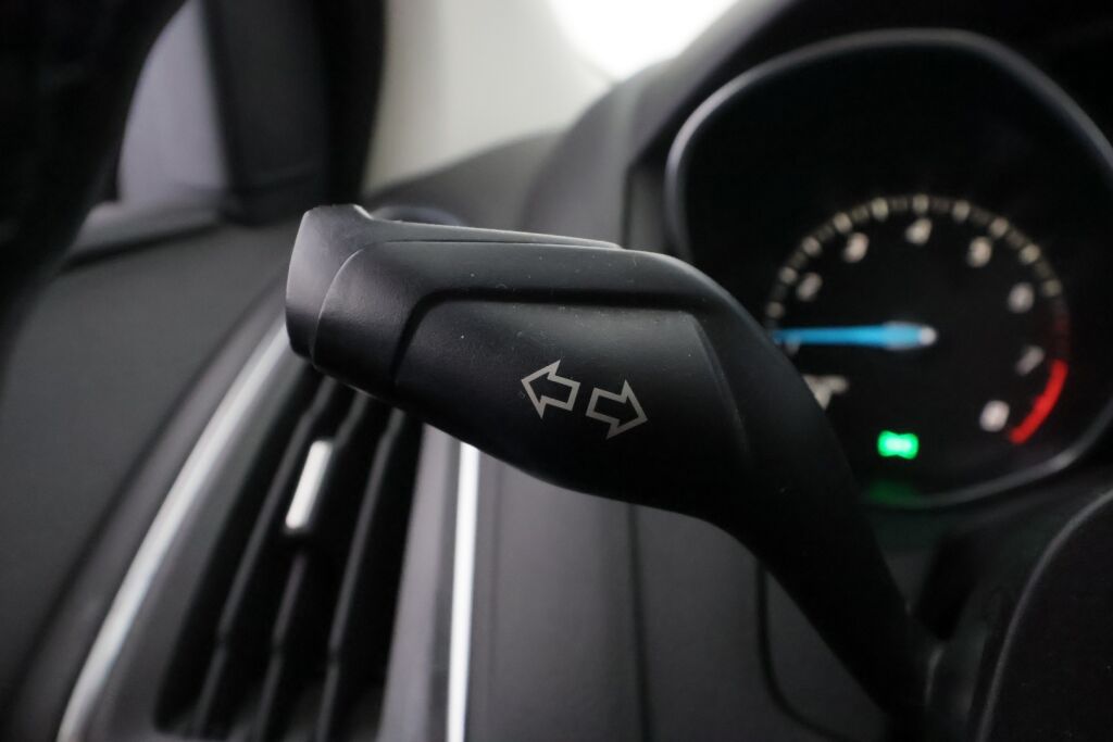 Ford Focus 2012 Harmaa