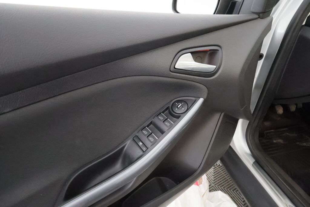 Ford Focus 2012 Harmaa