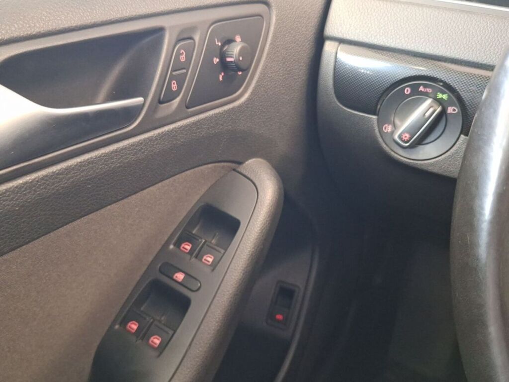 Volkswagen Jetta 2013 Harmaa