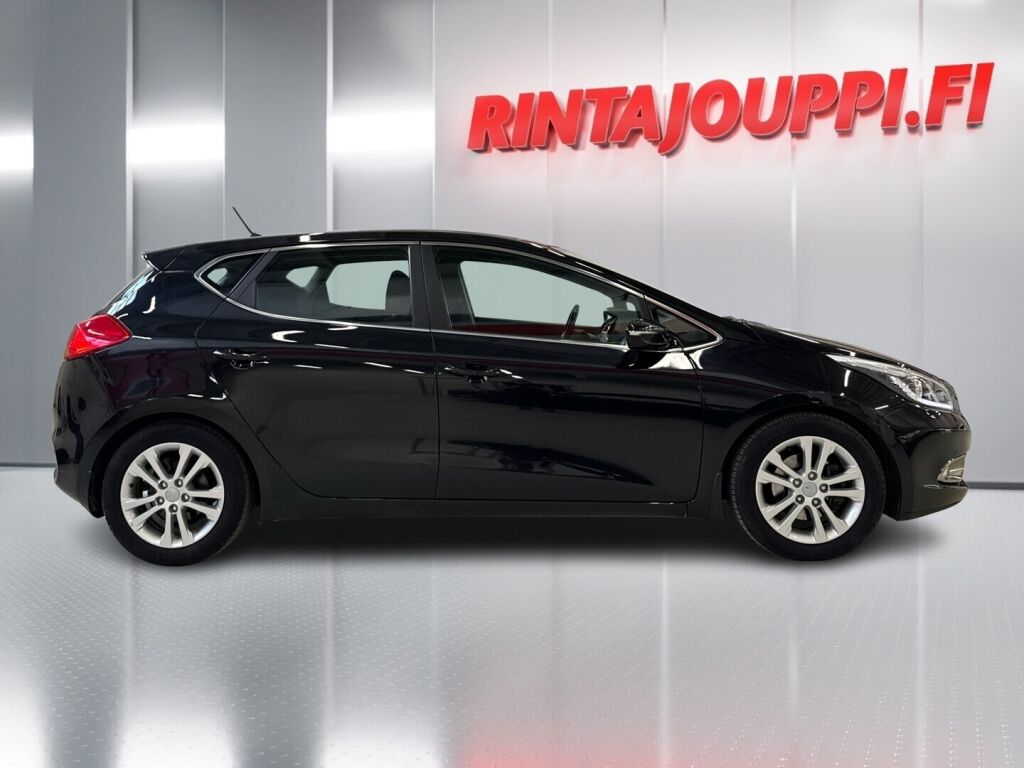 Kia Ceed 2012 Musta