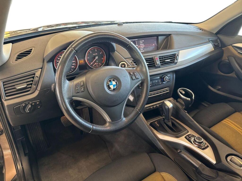 BMW X1 2012 Ruskea (beige)