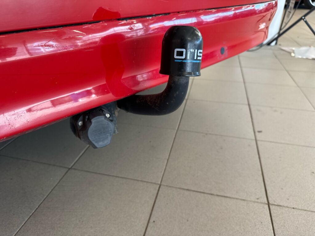 Volvo V70 2010 Punainen