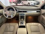 Volvo V70 2010 Punainen