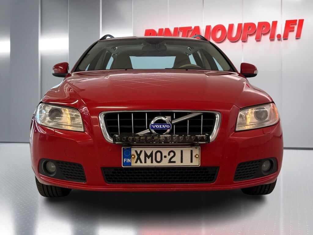 Volvo V70 2010 Punainen