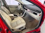 Volvo V70 2010 Punainen