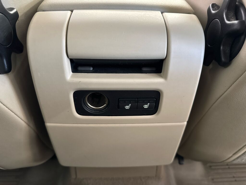 Volvo V70 2010 Punainen