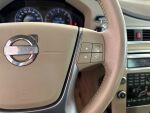 Volvo V70 2010 Punainen