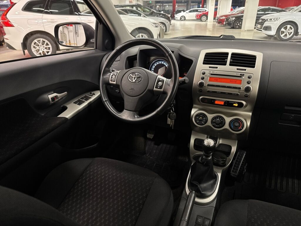 Toyota Urban Cruiser 2011 Violetti