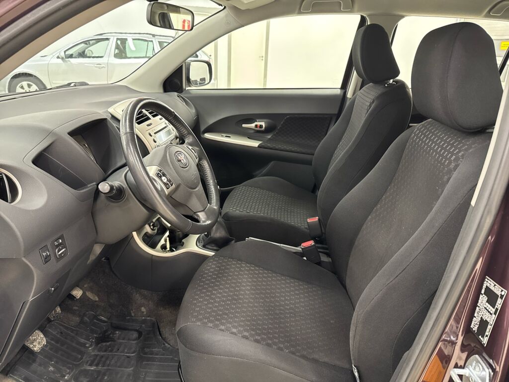 Toyota Urban Cruiser 2011 Violetti