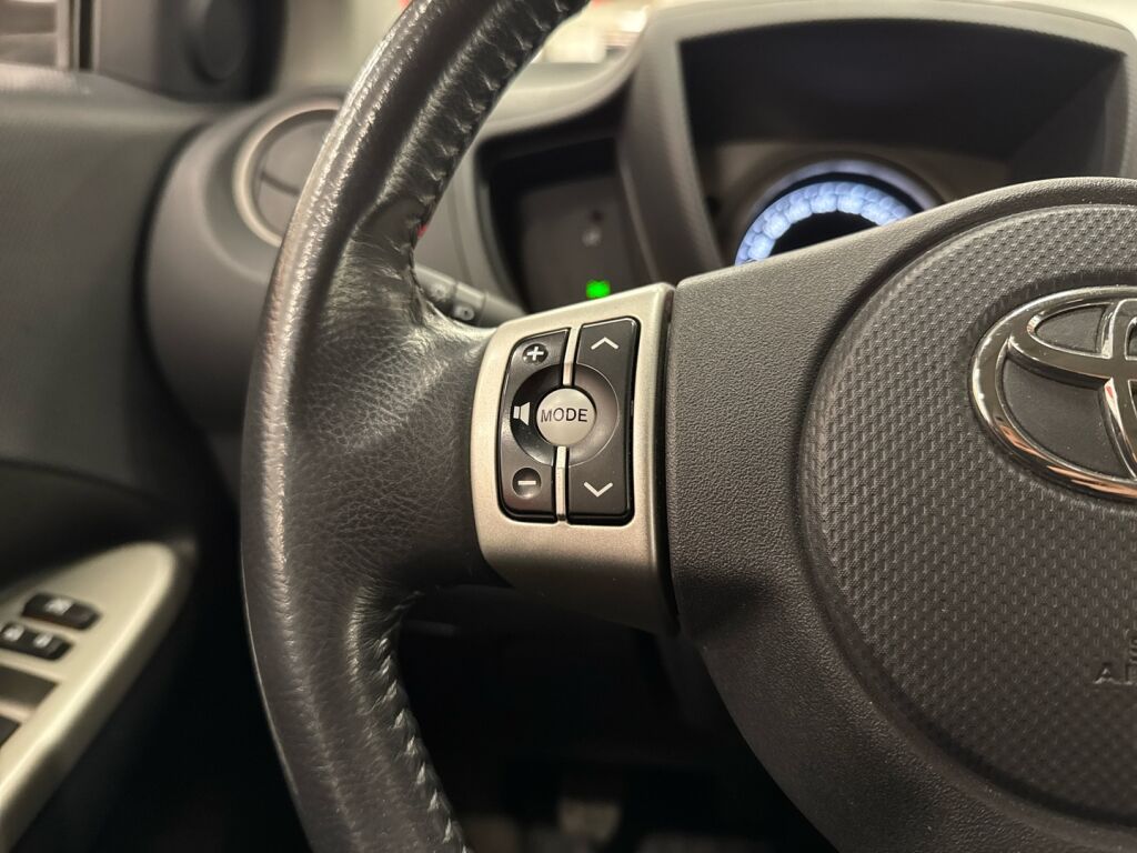 Toyota Urban Cruiser 2011 Violetti