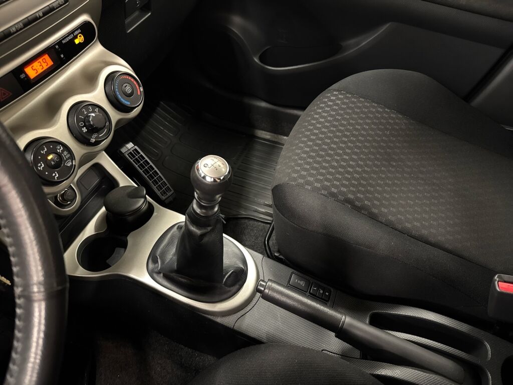 Toyota Urban Cruiser 2011 Violetti