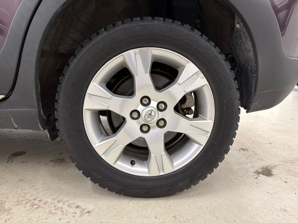 Toyota Urban Cruiser 2011 Violetti