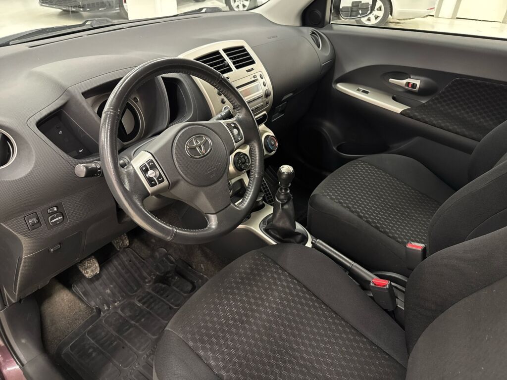 Toyota Urban Cruiser 2011 Violetti