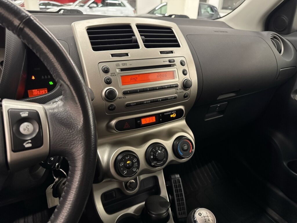 Toyota Urban Cruiser 2011 Violetti