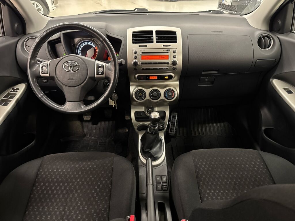 Toyota Urban Cruiser 2011 Violetti