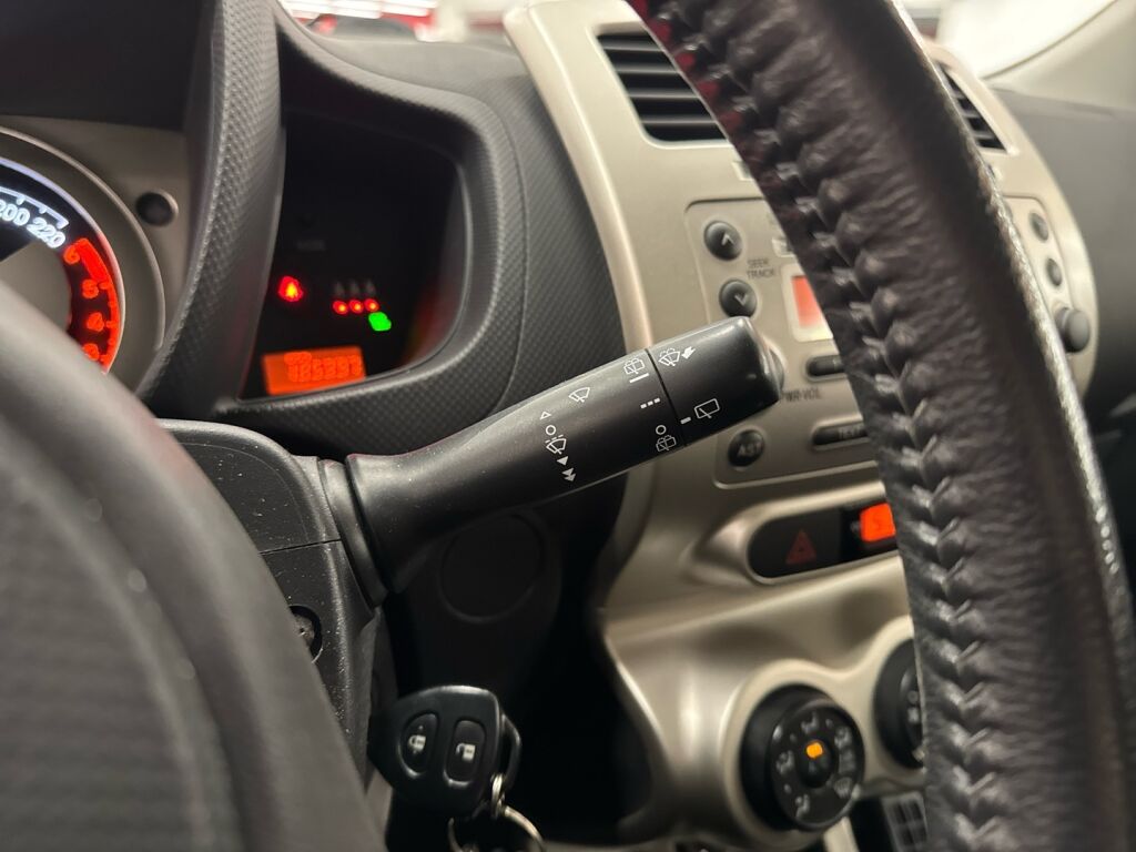 Toyota Urban Cruiser 2011 Violetti