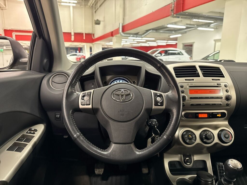 Toyota Urban Cruiser 2011 Violetti