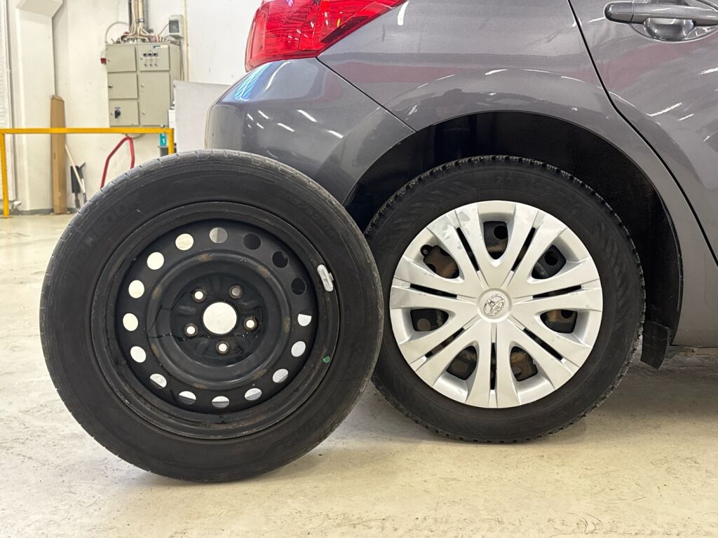 Toyota Auris 2010 Harmaa