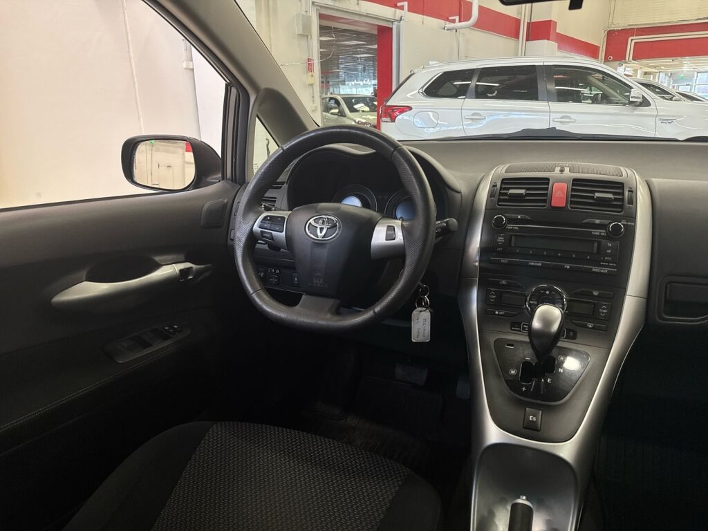 Toyota Auris 2010 Harmaa