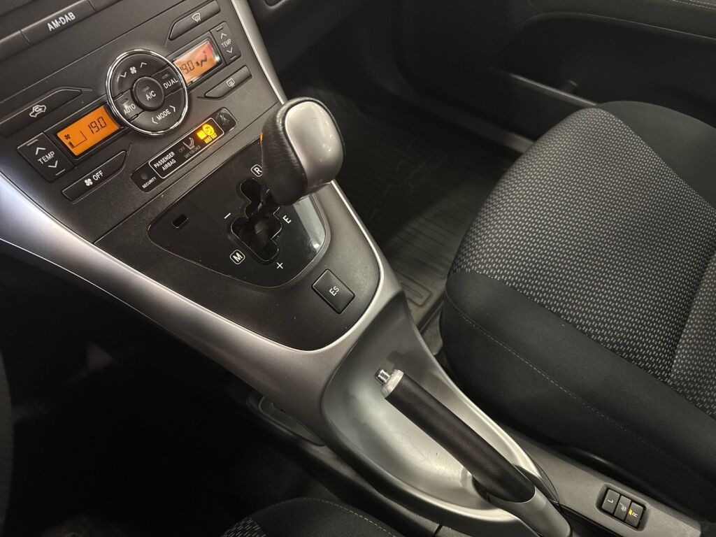 Toyota Auris 2010 Harmaa