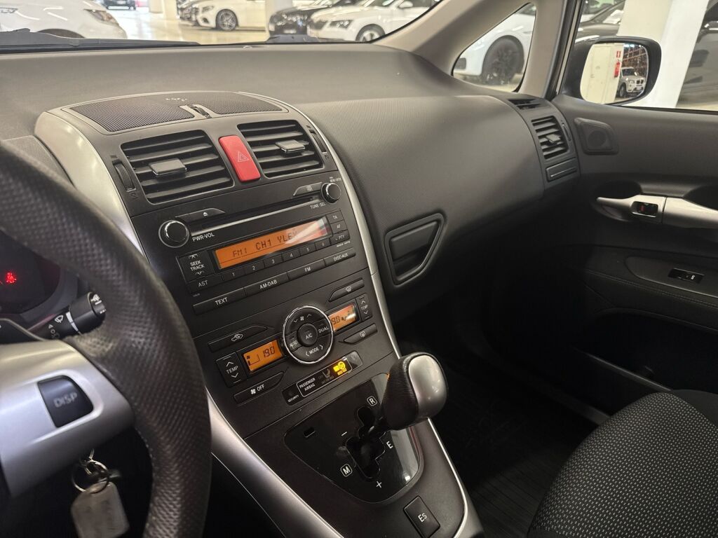 Toyota Auris 2010 Harmaa