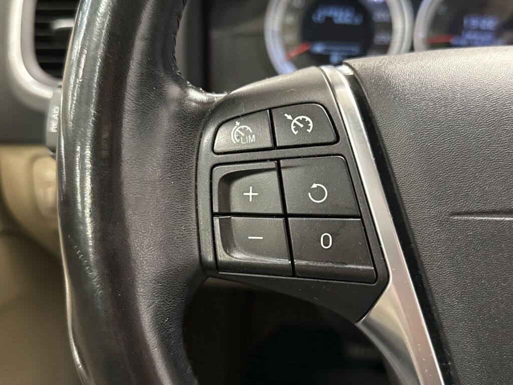 Volvo V60 2011 Musta