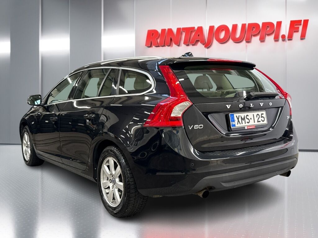Volvo V60 2011 Musta