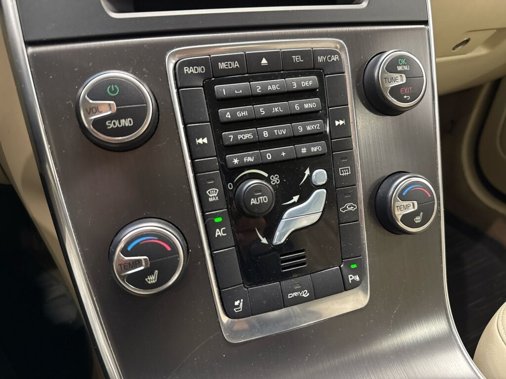 Volvo V60 2011 Musta