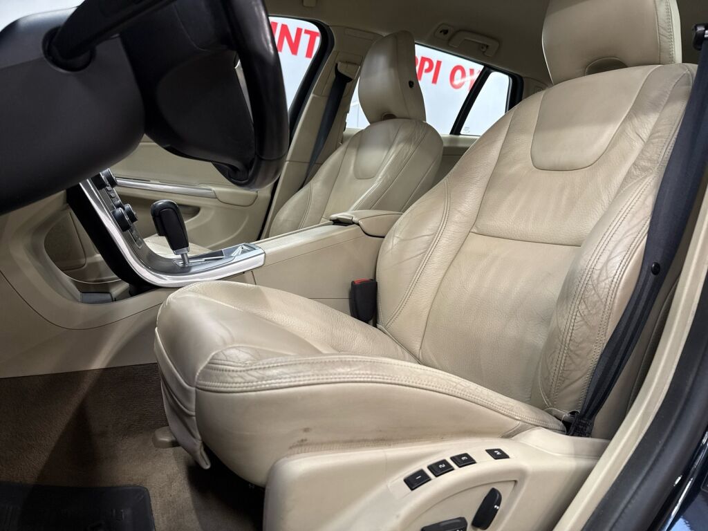 Volvo V60 2011 Musta