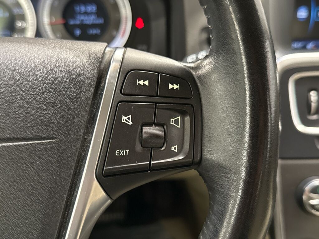 Volvo V60 2011 Musta