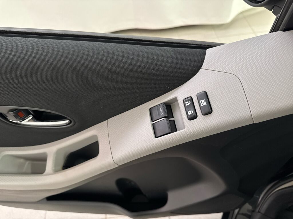 Toyota Yaris 2011 Musta