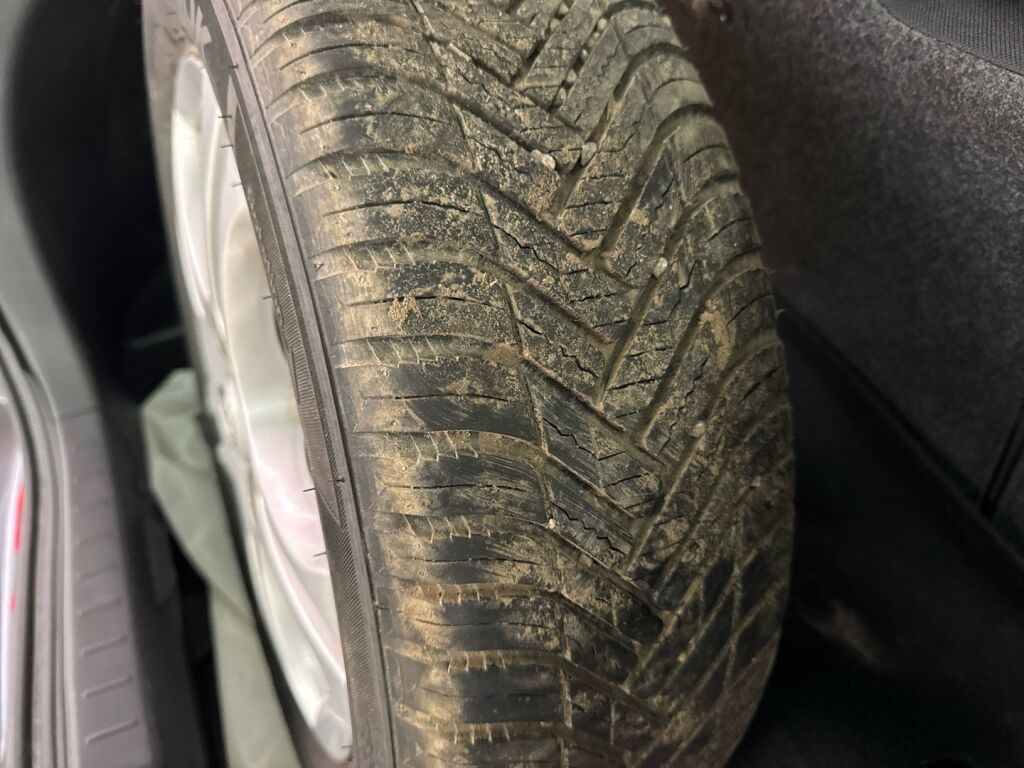 Toyota Yaris 2011 Musta