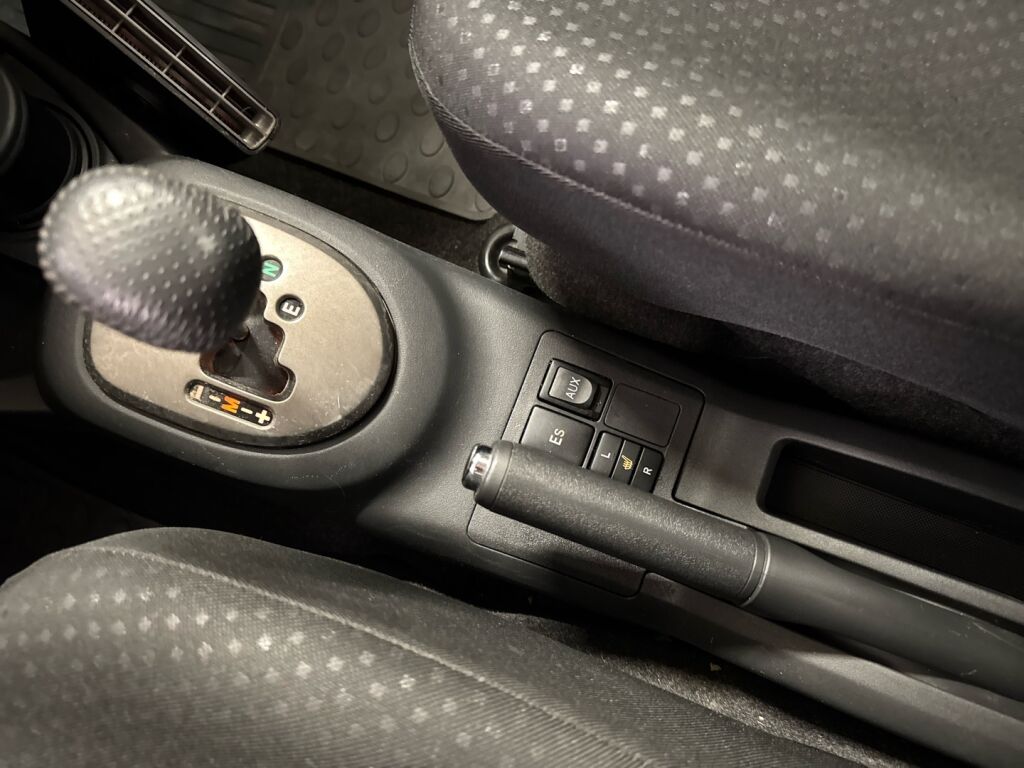 Toyota Yaris 2011 Musta