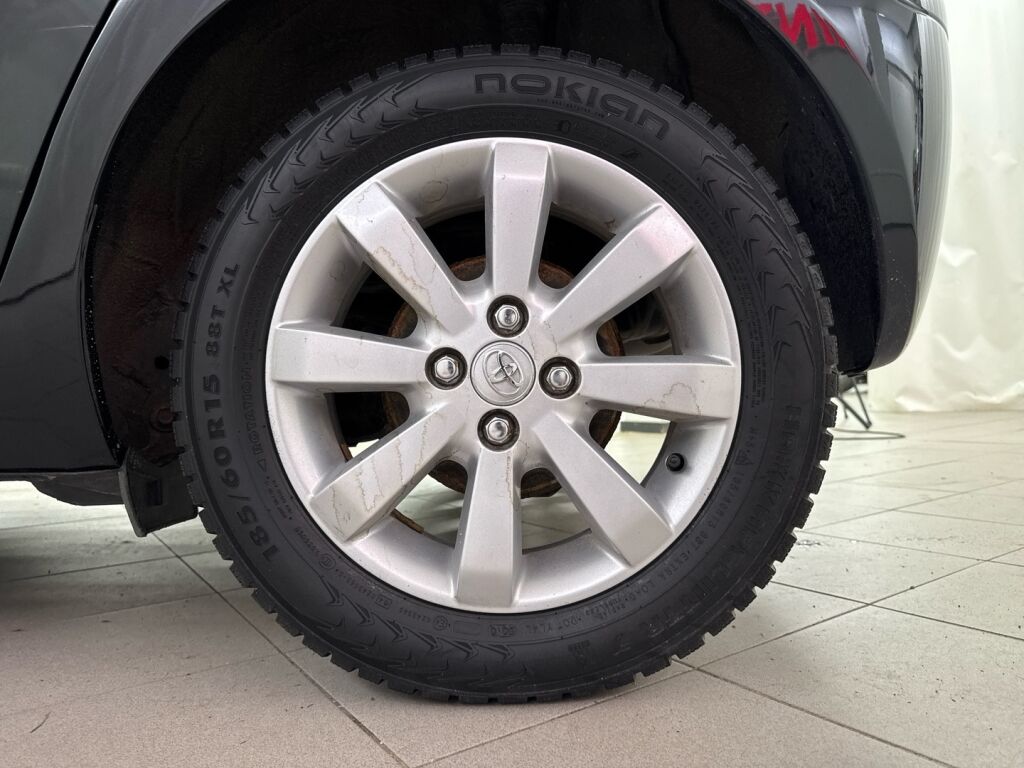 Toyota Yaris 2011 Musta