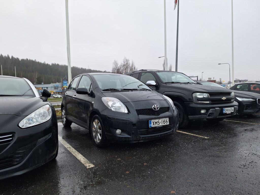 Toyota Yaris 2011 Musta